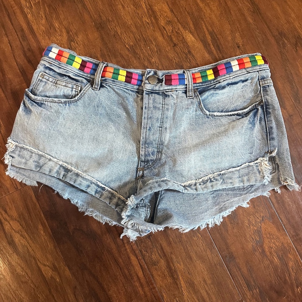 Women’s Free People embroidered shorts size 28